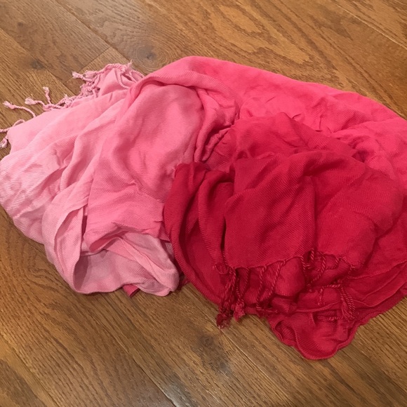 Pink Pashmina. - Picture 3 of 3